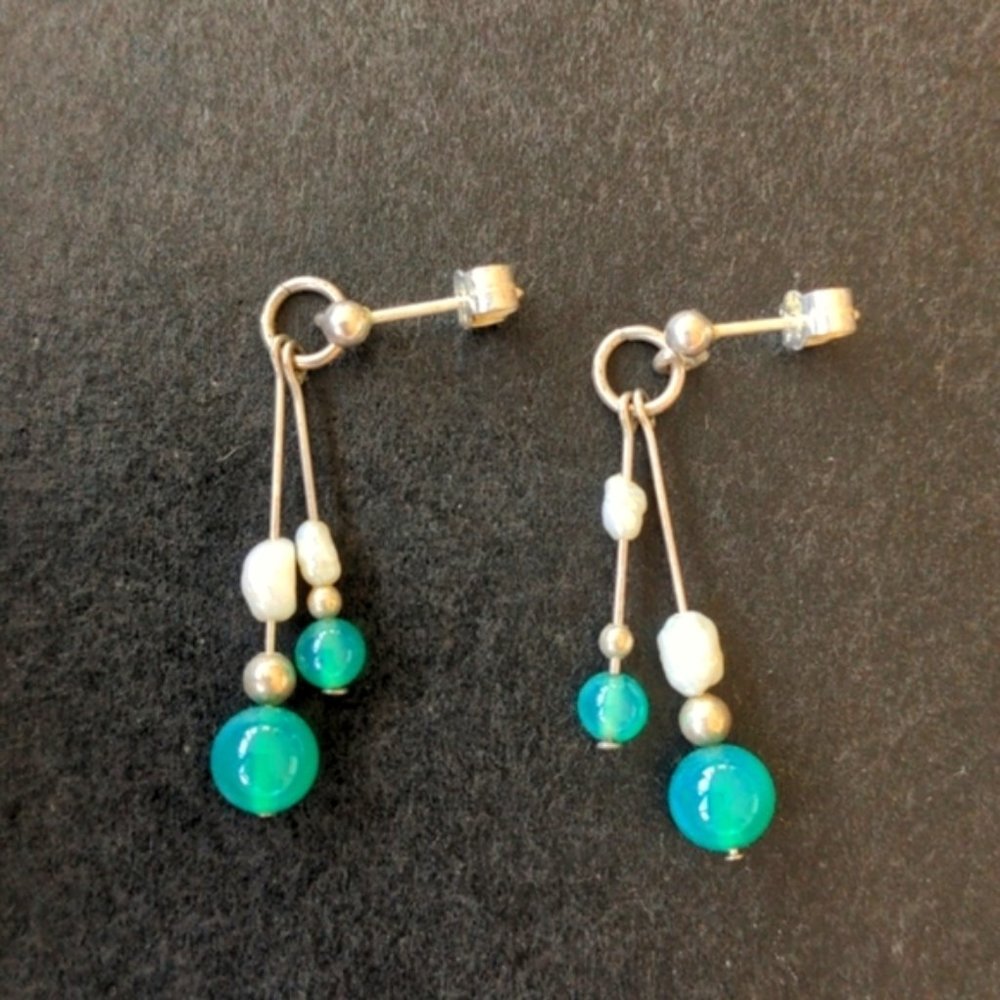 Vintage 925 sterling silver dangle earrings with natural pearls